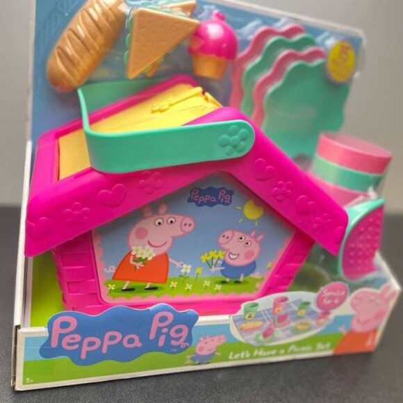 PEPPA PIG'S Let’s Have A Picnic Set 15 Pieces Basket Service For 4 Toy (#8835) - Picture 4 of 9